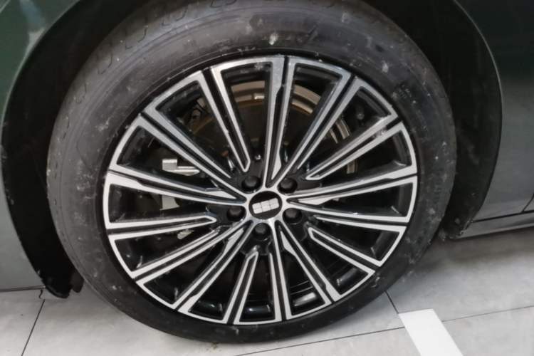 Used Geely Galaxy 8 2025 130km EM-P Starship Edition Exterior 4