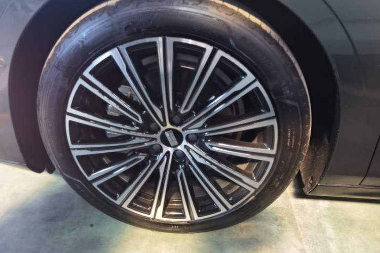 Used Geely Galaxy 8 2025 130km EM-P Starship Edition Exterior 4