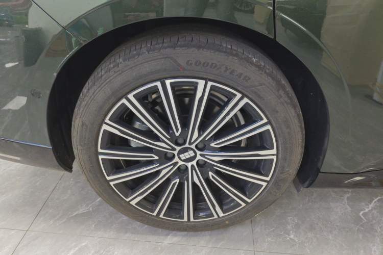 Used Geely Galaxy 8 2025 130km EM-P Starship Edition Exterior 4