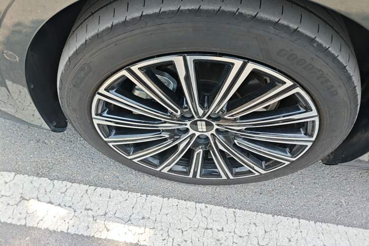 Used Geely Galaxy 8 2025 130km EM-P Starship Edition Exterior 4