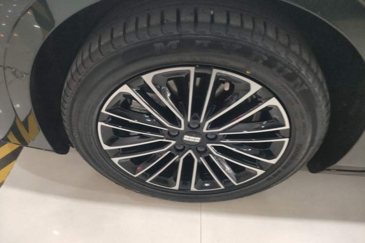 Used Geely Galaxy 8 2025 130km EM-i Deluxe Edition Exterior 4