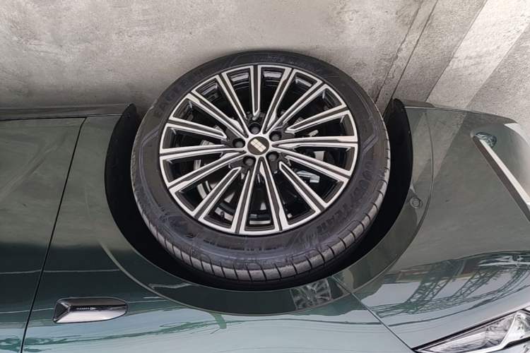 Used Geely Galaxy 8 2025 130km EM-P Starship Edition Exterior 4
