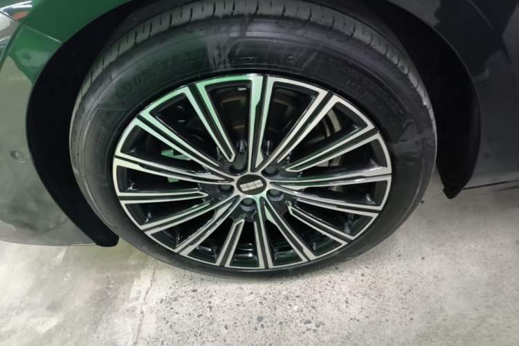 Used Geely Galaxy 8 2025 130km EM-P Starship Edition Exterior 4