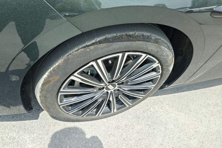 Used Geely Galaxy 8 2025 130km EM-P Starship Edition Exterior 4