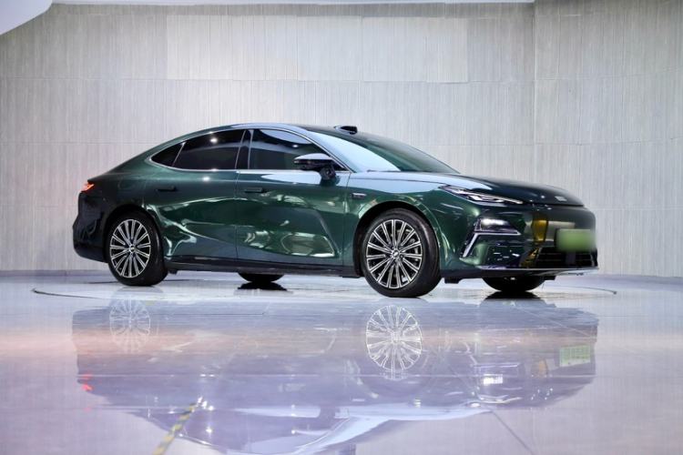Used Geely Galaxy 8 2025 130km EM-P Starship Edition Exterior 4