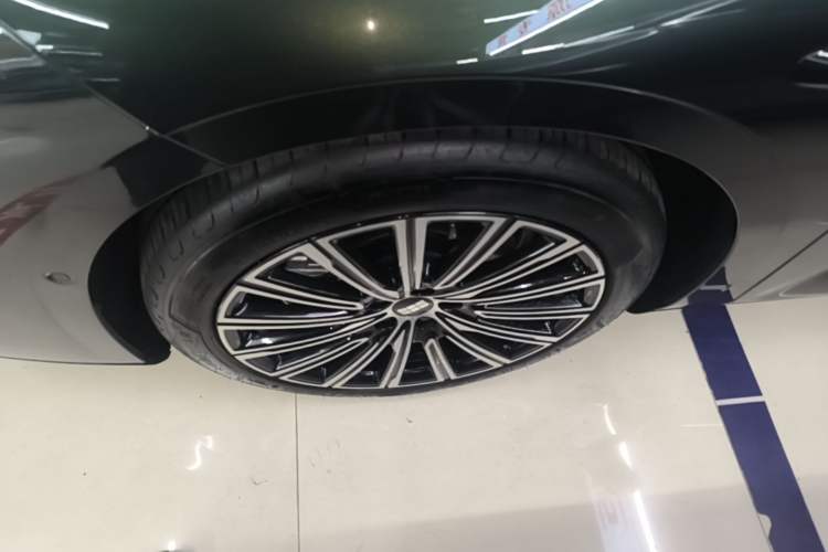 Used Geely Galaxy 8 2025 130km EM-P Starship Edition Exterior 4