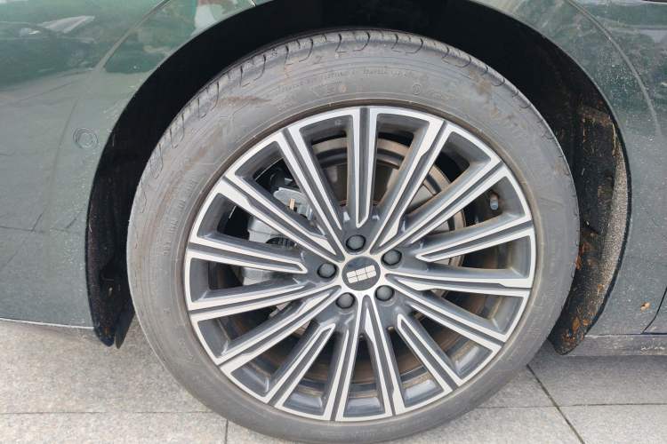 Used Geely Galaxy 8 2025 130km EM-P Starship Edition Exterior 4