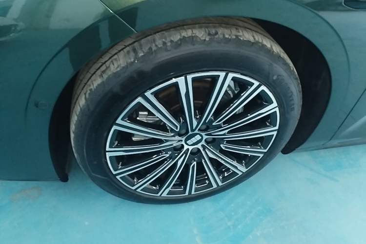 Used Geely Galaxy 8 2025 130km EM-P Starship Edition Exterior 4