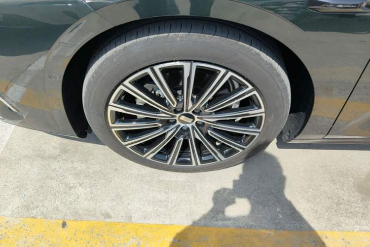 Used Geely Galaxy 8 2025 130km EM-P Starship Edition Exterior 4