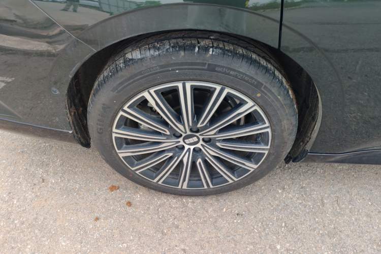 Used Geely Galaxy 8 2025 130km EM-i Flagship Edition Exterior 5