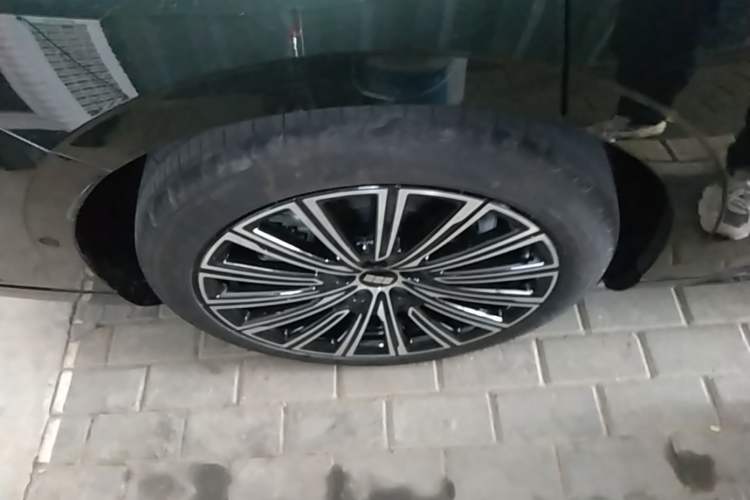 Used Geely Galaxy 8 2025 130km EM-P Starship Edition Exterior 5