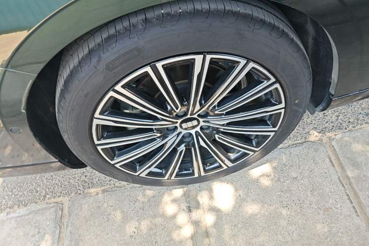 Used Geely Galaxy 8 2025 130km EM-P Starship Edition Exterior 5
