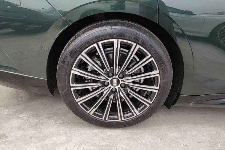 Used Geely Galaxy 8 2025 130km EM-P Starship Edition Exterior 5