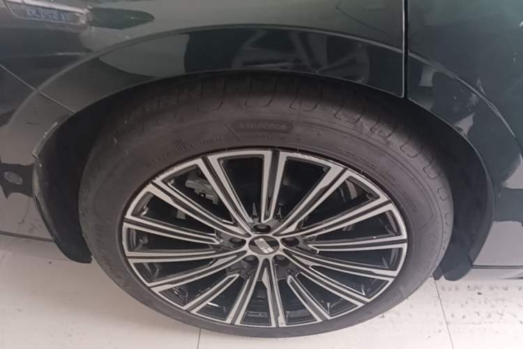 Used Geely Galaxy 8 2025 130km EM-P Starship Edition Exterior 5