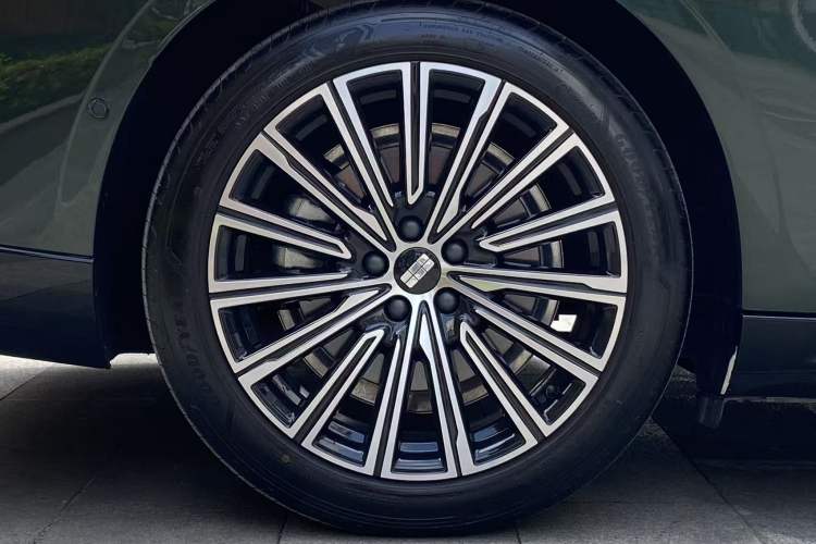 Used Geely Galaxy 8 2025 130km EM-P Starship Edition Exterior 5