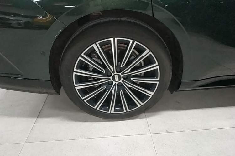 Used Geely Galaxy 8 2025 130km EM-P Starship Edition Exterior 5