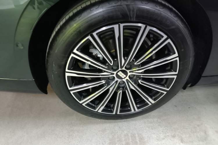 Used Geely Galaxy 8 2025 130km EM-P Starship Edition Exterior 5