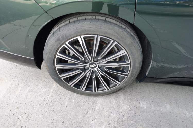 Used Geely Galaxy 8 2025 130km EM-P Starship Edition Exterior 5