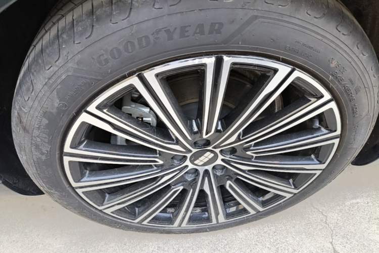 Used Geely Galaxy 8 2025 130km EM-P Starship Edition Exterior 5