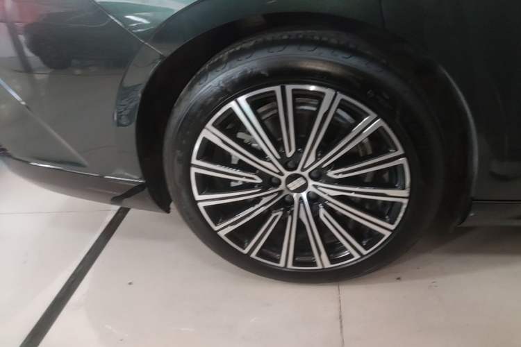 Used Geely Galaxy 8 2025 130km EM-P Starship Edition Exterior 5