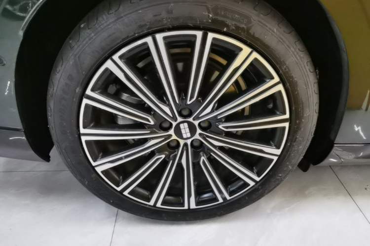 Used Geely Galaxy 8 2025 130km EM-P Starship Edition Exterior 5