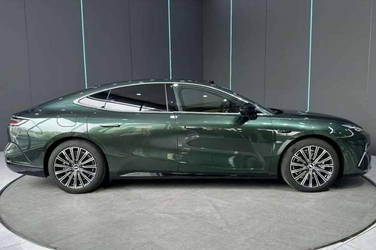 Used Geely Galaxy 8 2025 130km EM-P Starship Edition Exterior 5