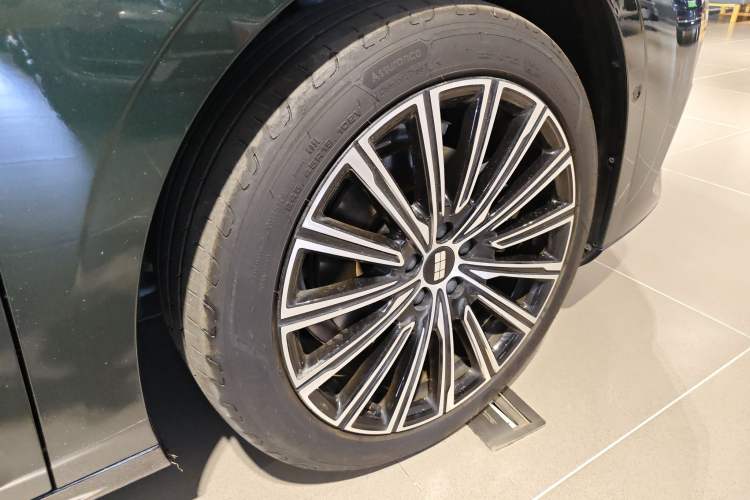 Used Geely Galaxy 8 2025 130km EM-P Starship Edition Exterior 5