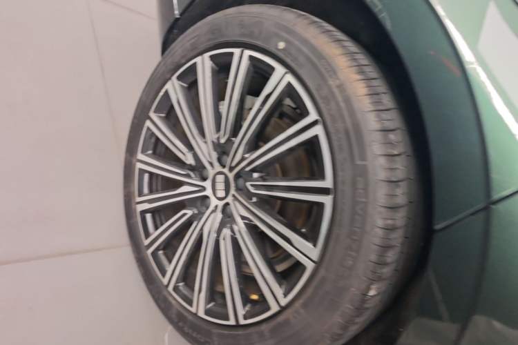 Used Geely Galaxy 8 2025 130km EM-i Flagship Edition Exterior 5