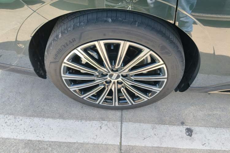 Used Geely Galaxy 8 2025 130km EM-P Starship Edition Exterior 5
