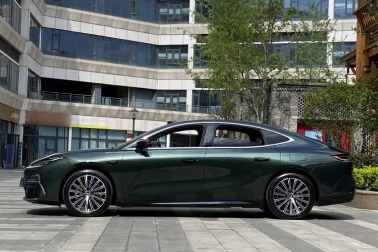 Used Geely Galaxy 8 2025 130km EM-P Starship Edition Exterior 6