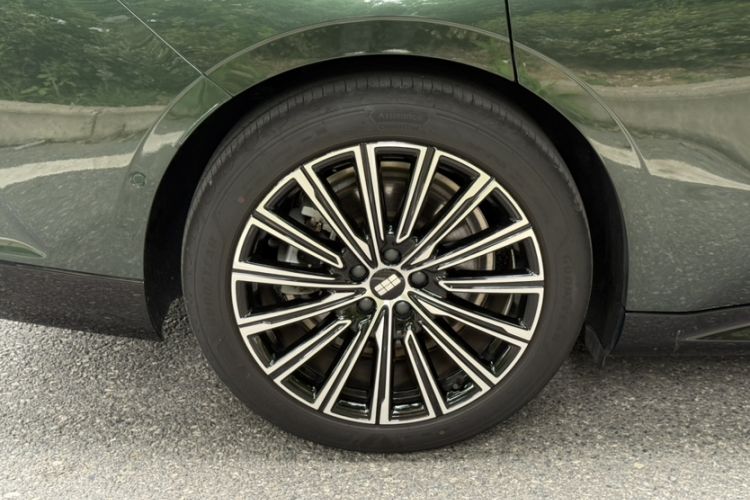 Used Geely Galaxy 8 2025 130km EM-P Starship Edition Exterior 6