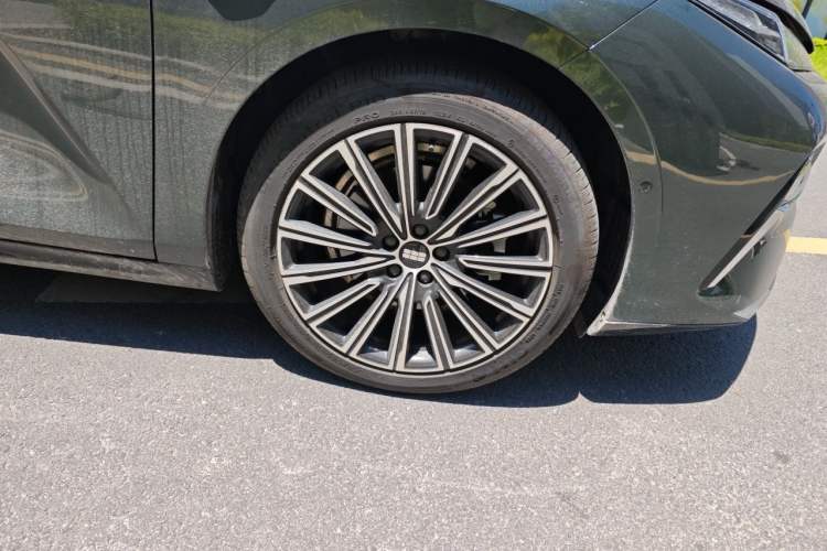 Used Geely Galaxy 8 2025 130km EM-i Flagship Edition Exterior 7