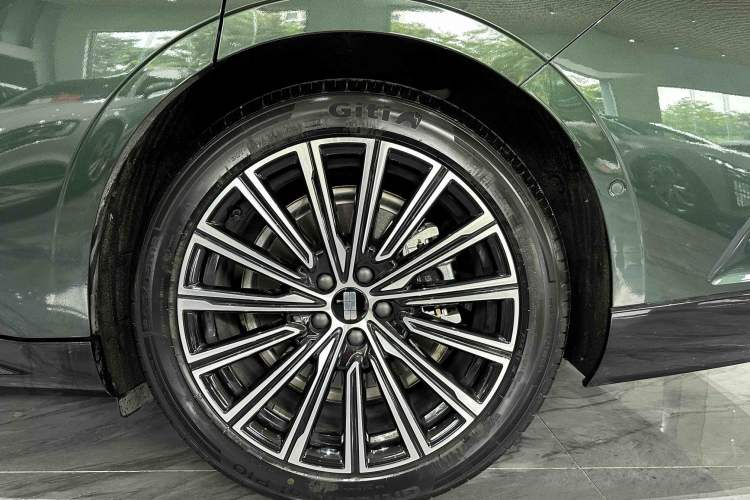 Used Geely Galaxy 8 2025 130km EM-i Flagship Edition Exterior 9