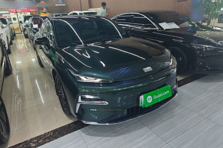 Used Geely Galaxy 8 2025 130km EM-i Deluxe Edition Front Right 45 Deg