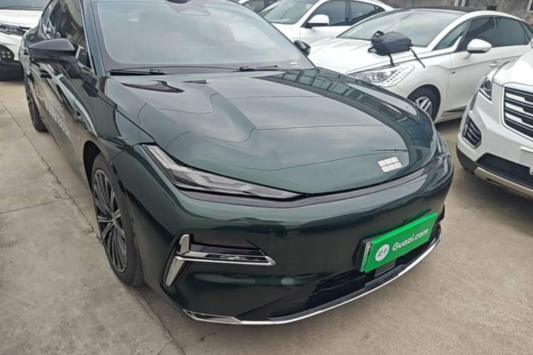 Used Geely Galaxy 8 2025 130km EM-P Starship Edition Front Right 45 Deg