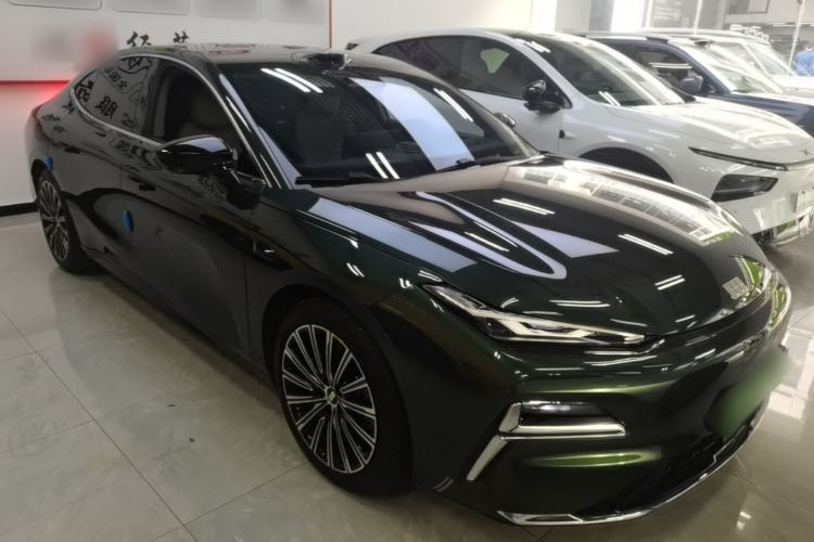 Used Geely Galaxy 8 2025 130km EM-P Starship Edition Front Right 45 Deg