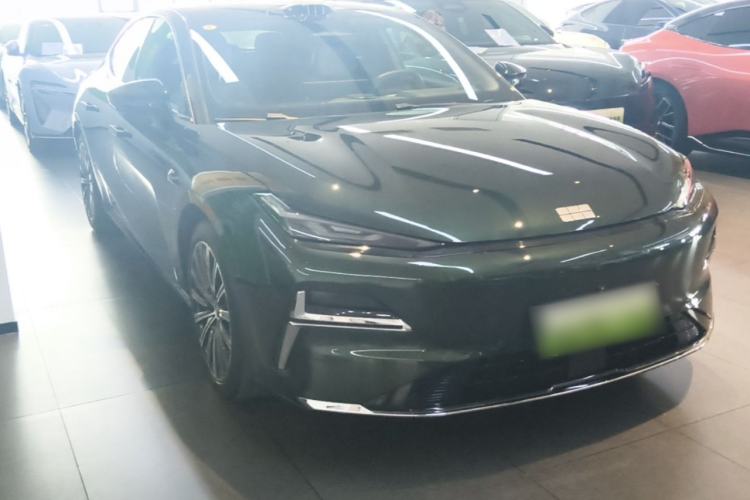 Used Geely Galaxy 8 2025 130km EM-P Starship Edition Front Right 45 Deg