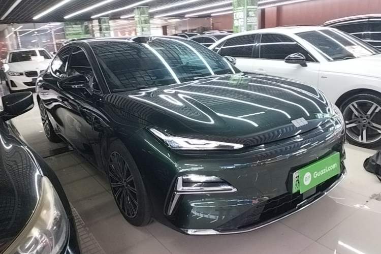 Used Geely Galaxy 8 2025 130km EM-P Starship Edition Front Right 45 Deg