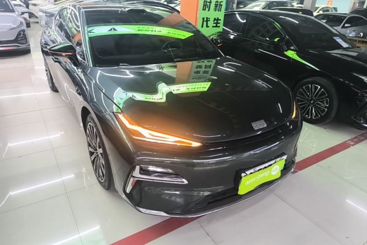 Used Geely Galaxy 8 2025 130km EM-P Starship Edition Front Right 45 Deg