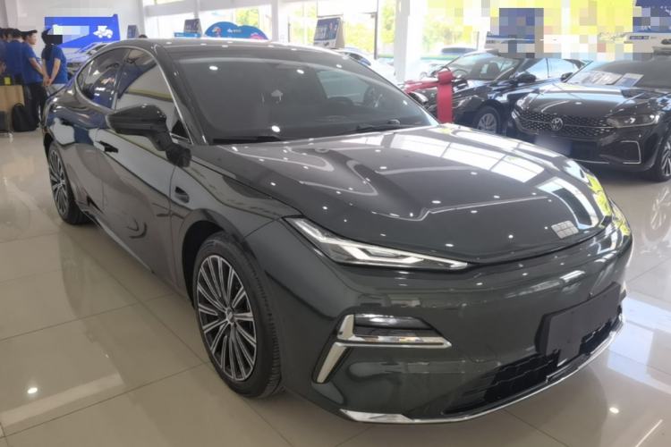 Used Geely Galaxy 8 2025 130km EM-i Flagship Edition Front Right 45 Deg