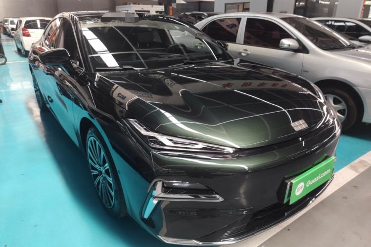 Used Geely Galaxy 8 2025 130km EM-P Starship Edition Front Right 45 Deg
