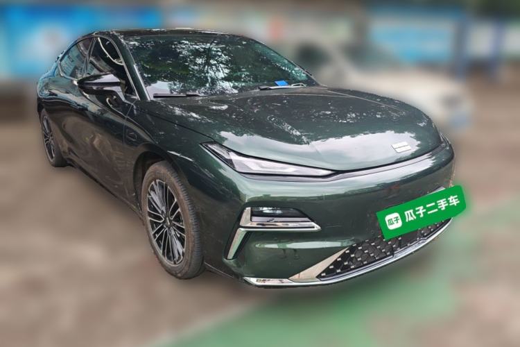 Used Geely Galaxy 8 2025 130km EM-i Prestige Edition Front Right 45 Deg