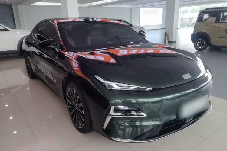 Used Geely Galaxy 8 2025 130km EM-P Starship Edition Front Right 45 Deg