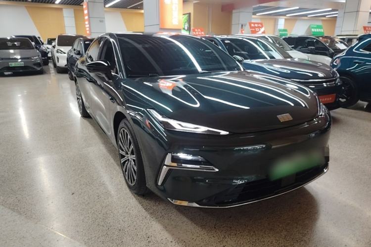 Used Geely Galaxy 8 2025 130km EM-i Flagship Edition Front Right 45 Deg