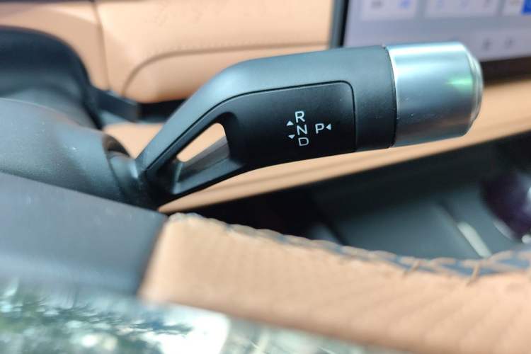 Used Geely Galaxy 8 2025 130km EM-P Starship Edition Gear Lever