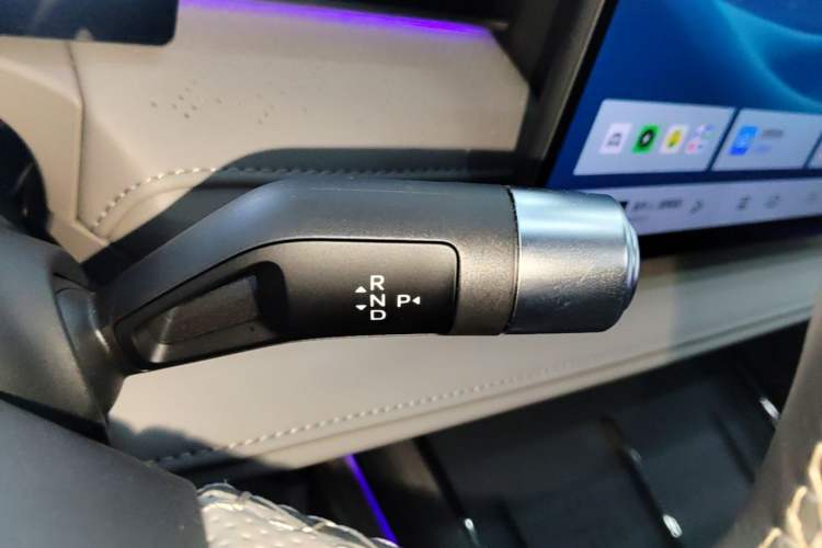 Used Geely Galaxy 8 2025 130km EM-P Starship Edition Gear Lever
