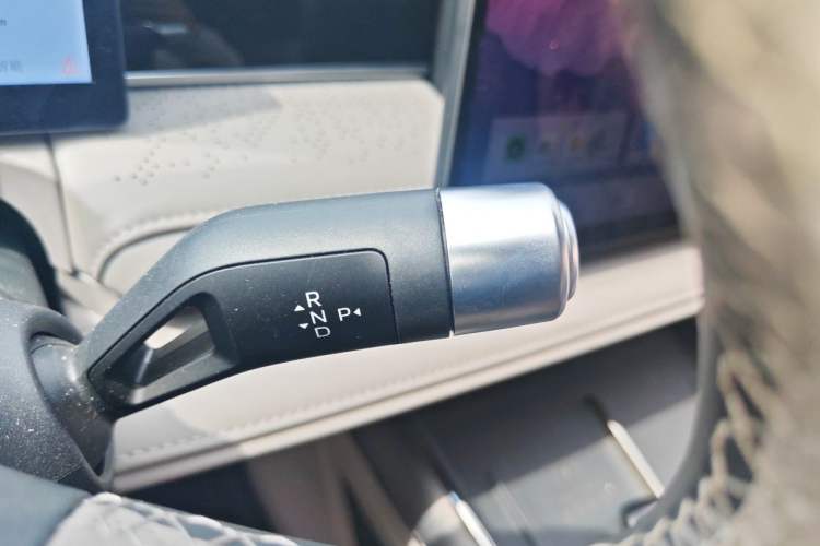 Used Geely Galaxy 8 2025 130km EM-P Starship Edition Gear Lever