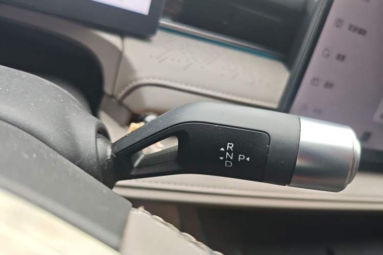 Used Geely Galaxy 8 2025 130km EM-i Prestige Edition Gear Lever