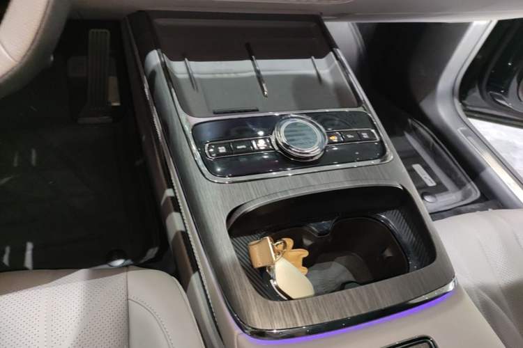 Used Geely Galaxy 8 2025 130km EM-i Flagship Edition Gear Lever