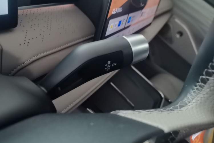 Used Geely Galaxy 8 2025 130km EM-P Starship Edition Gear Lever